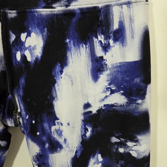 ⭐️Calvin Klein Performanxe Women's Blue and White Leggings Size Med - Picture 2 of 5